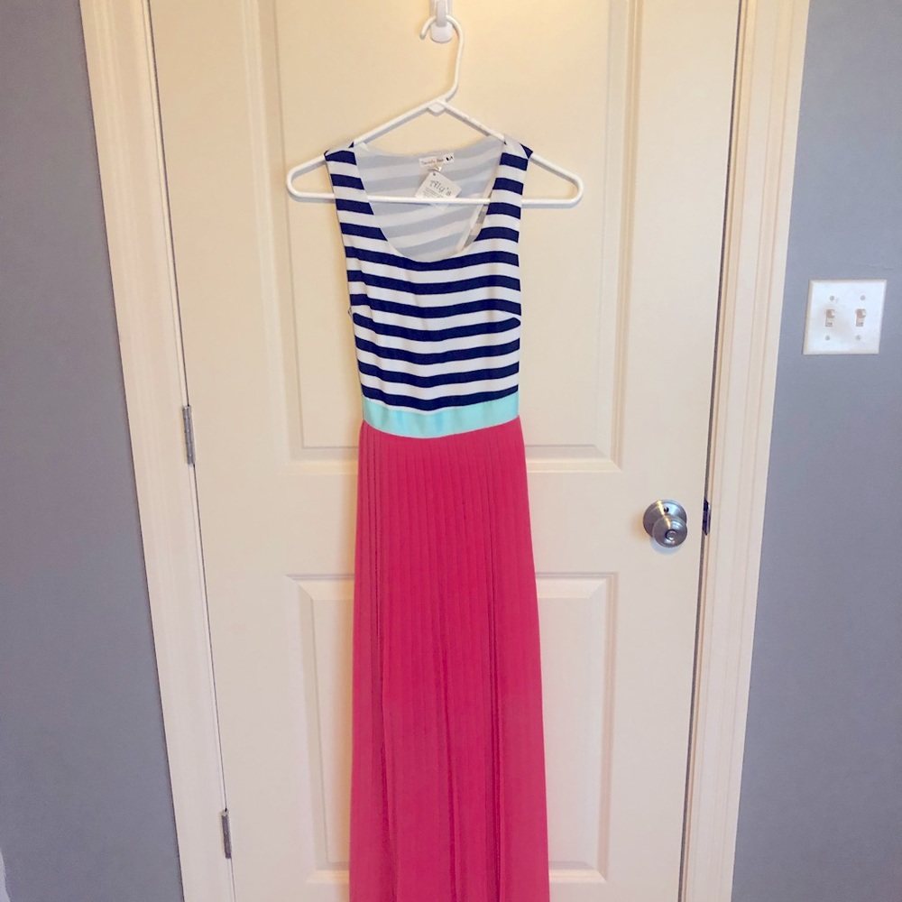 Long summer dress new w tags. Open back pleated skirt.